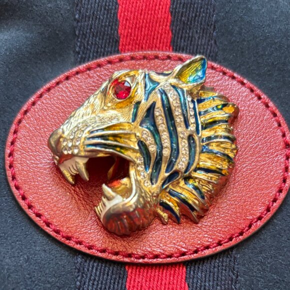 Gucci X MLB Suede NY Yankees Rajah Chain Dark Blue and Red Large Tote Bag - Picture 4 of 16